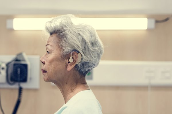 Pourquoi choisir un appareil auditif rechargeable ?